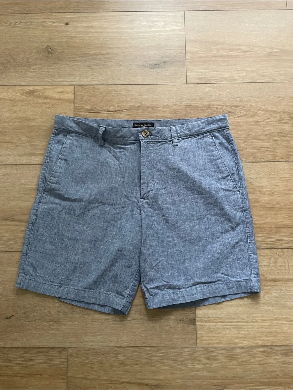 Banana Republic Men’s 36 Light Blue Chambray Flat-Front Shorts